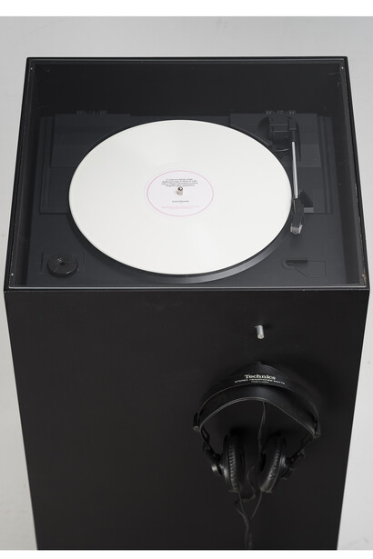 João Onofre, Catriona Shaw Sings “Baldessari sings LeWitt” re-edit, “Like a Virgin” extended version original video soundtrack, 2003. Vinyl record, solid silver nail, 13’40’’, 45 RPM exhibition version, 2013. Customised plinth with turntable, amplifier and headphones, 80 x 46 x 46 cm. Courtesy Marlborough Contemporary, © the artist. Photo: Daniel Malhão Fotografia