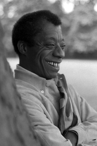 James Baldwin überschritt mit seinen Werken regelmäßig jene Grenzen, welche ihm laut der Gesellschaft des 20. Jahrhunderts zugestanden haben. Bild: James Baldwin um 1969