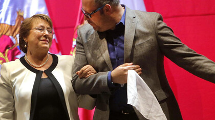 Michelle Bachelet con su hijo Sebastián Dávalos Bachelet