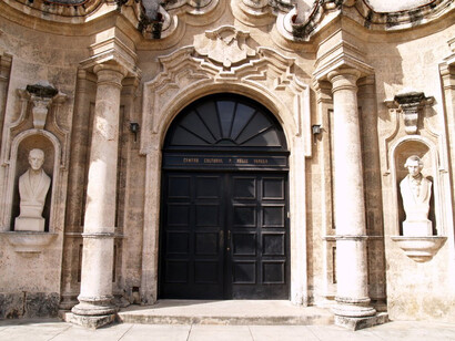 La Habana. Puerta principal del seminario de San Carlos y San Ambrosio