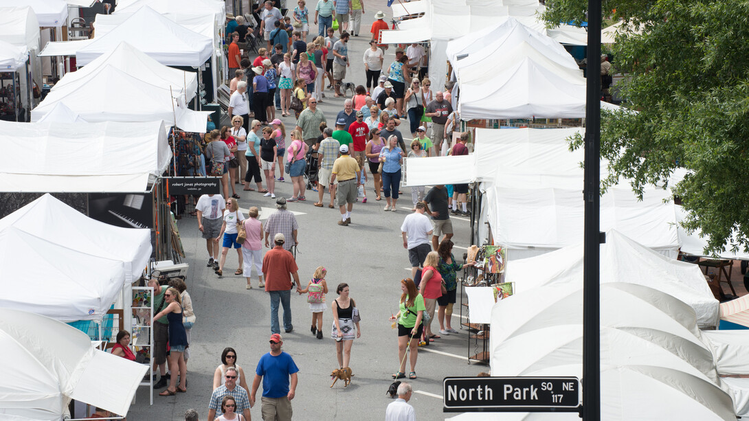 Marietta Art in the Park past edition, festival view. Courtesy of Marietta Art in the Park 