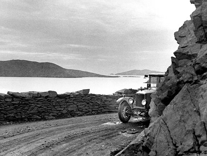 Frank Browne, Miss Riley Makes Her Entrance, Slea Head Co Kerry 1932