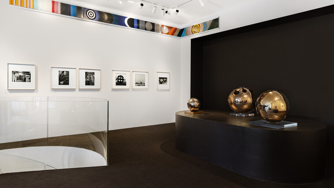 Pomodoro & Sottsass : une amitié vue par Ugo Mulas, vue de l’exposition. Avec l’aimable autorisation de Tornabuoni Art