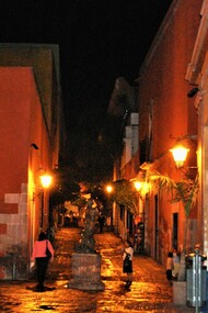 Moonlit cobblestone streets in the heart of Querétaro © Photo by Jane Ammeson