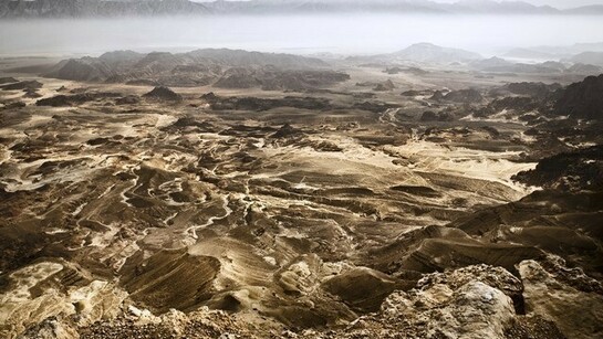Neil Folberg, Timna Valley 2011, 2013, Archival Pigment Print, 29 9/10 × 36 1/5 in, 76 × 92 cm
