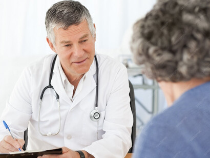 Lanzó su veredicto: nada grave aunque para que la herida cicatrice deberás auxiliarte, al caminar, con unas muletas. El médico explicó que no vendaría para evitar el roce de la gasa con la piel, pero que debía poner cuidado en no golpearse en esa zona