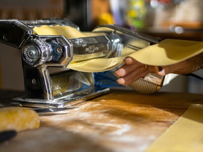 La pasta fresca fatta in casa è un’esperienza che combina semplicità e autenticità, regalando sapori che riportano alla tradizione. Foto di Lorenzo Tommassetti  