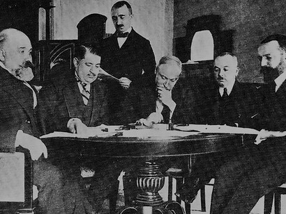 Turkish and Italian delegations at Lausanne for the Treaty of Ouchy, also known as the 1912 Treaty of Lausanne. From Right to left : Giuseppe Volpi, Roumbeyoglou Fahreddin, Guido Fusinato, Mèhemmed Naby Bey, Pietro Bertolini