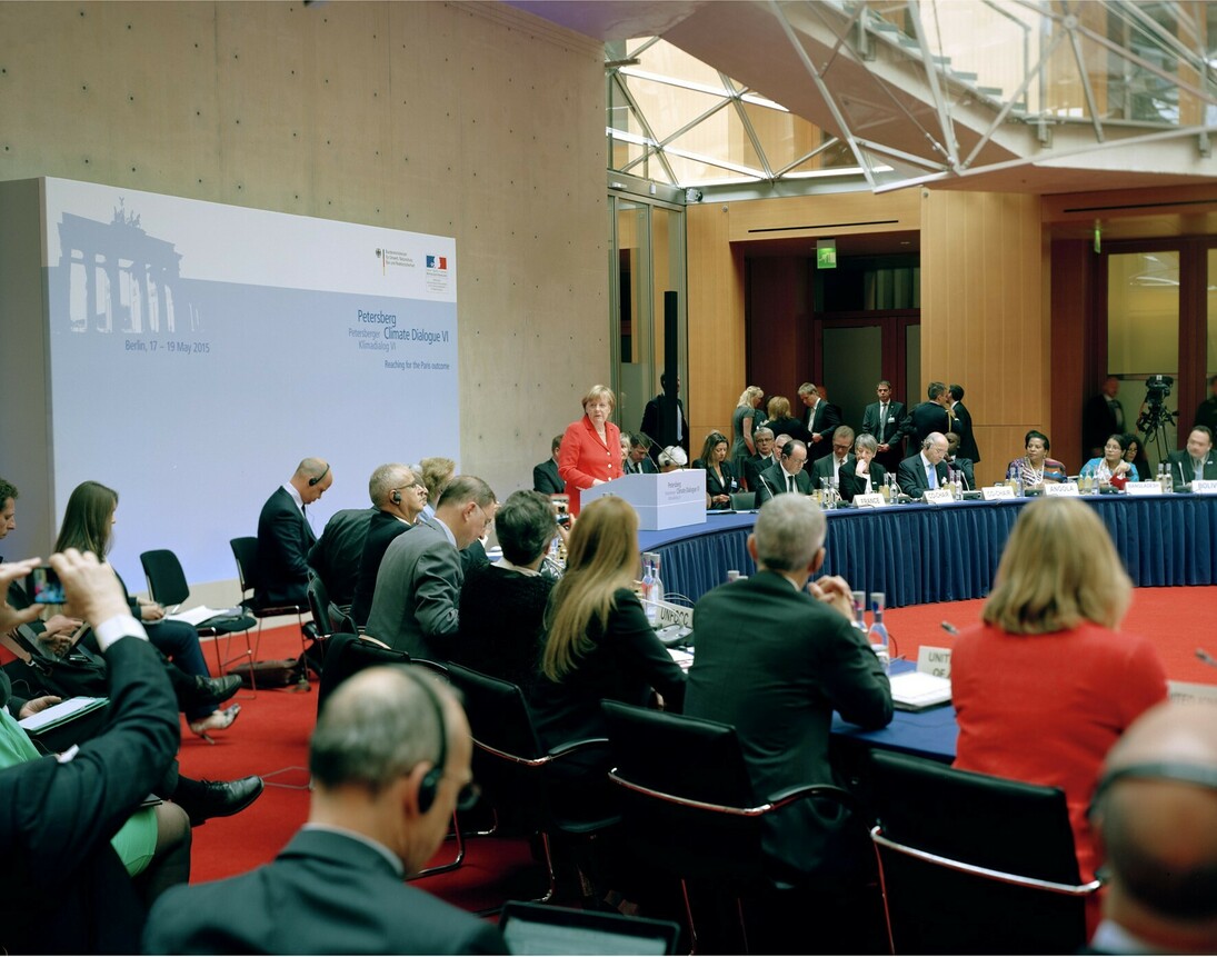 
OLIVIER MENANTEAU
Petersberg Climate Dialogue VI Reaching for the Paris outcome”19 May 2015 Berlin
courtesy galerie anne barrault
