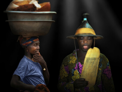 Burkina Faso – Lettura di un testo sacro nel villaggio di Bani. Ph Sergio Pessolano