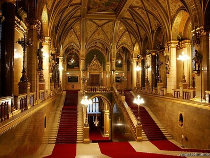 Budapest. Escalera principal del Parlamento