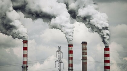 La contaminación que producen las grandes industrias es uno de los principales motores del cambio climático