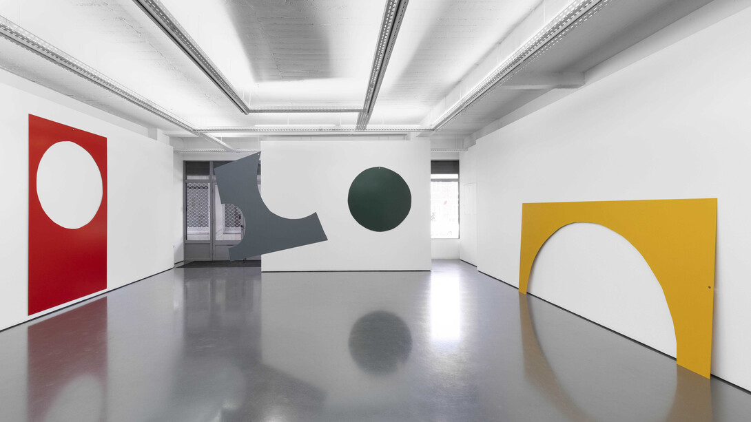 Antonio Ballester Moreno, Cutouts, vista da exposição. Cortesia de Pedro Cera