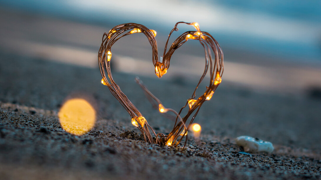 Il vero amarsi è quando prima nasce l’amore e questo ci insegna ad innamorarci dell’amore 