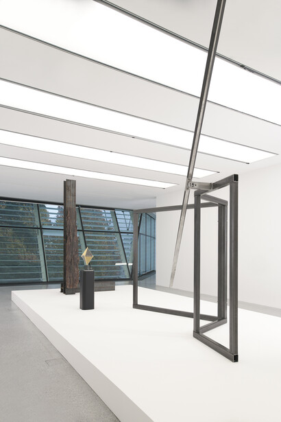 Carol Bove, New setting for ‘Ambiente’ (2014), Courtesy the Artist, Maccarone, New York and David Zwirner, New York/London, Installation view, Carol Bove/Carlo Scarpa, Museion, Bolzano © Museion, photo Augustin Ochsenreiter