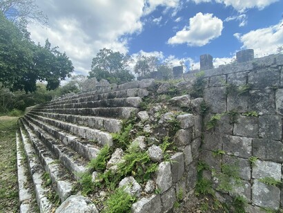 More than a tourist stop, Chichén Itzá invites a contemplative journey through time, where ancient steps meet modern wonder