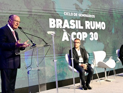 Vice-Presidente do Brasil Geraldo Alckmin durante a Abertura da 2ª edição do projeto “O Brasil Rumo à Cop 30", em São Paulo. Consoante as circunstâncias, a COP 30 vai ser uma orgia ou uma guerra de números presentes e futuros. No final, haverá números vencedores e números vencidos para que tudo continue na mesma. Os números são úteis apenas para pequenas mudanças que não alterem o essencial

