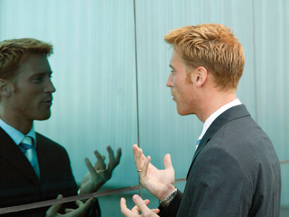 Practicar hablando frente al espejo