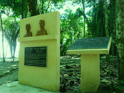 Monumento a Olof y Karen en Cabo Blanco. Foto: Jaime García