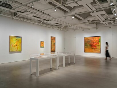 Frank Bowling, Like water, exhibition view. Courtesy of Hauser & Wirth Gallery