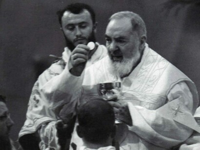 Padre Pio è stato santificato nel 2002