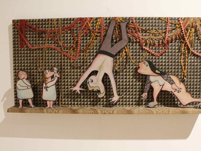 Enrico Baj, Piccolo Pinelli, 1972, acrilici e collage su tavola, 58x120 cm. Courtesy of Palazzo Leone da Perego