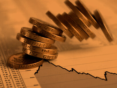 La economía crece, pero las monedas, sobre todo de naciones periféricas, las más pobres, pierden valor, afectando el poder adquisitivo de estas y empobreciendo su producción