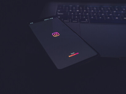 El símbolo de inicio de Instagram en un teléfono móvil