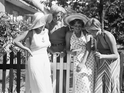 Existe un diálogo invisible y fascinante entre su rigor arquitectónico y la lente vitalista de Türck Klampenborg, Dinamarca