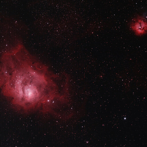 Unas líneas se dibujan a partir de los puntos centrales, creando fugas brillosas que flotan en el medio de la no gravedad