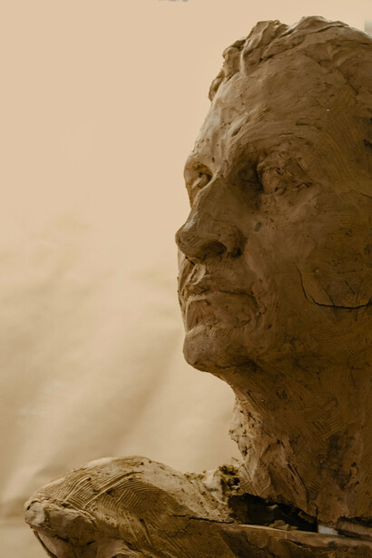 Machado de Assis aborda as contradições humanas em "Igreja do Diabo", unindo crítica social, humor e reflexão sobre moralidade