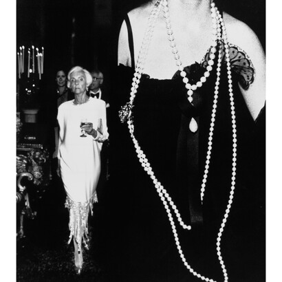 Richard Avedon, Volpi Ball #4, Jacqueline Delubac, Venice, Italy, August 31, 1991 Stampa ai sali d’argento, 48 3/4 x 42 inches, 123.8 x 106.68 cm. Fotografia di Richard Avedon © The Richard Avedon Foundation. Courtesy of Gagosian Gallery