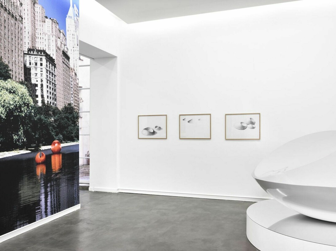 Sculptures flottantes, Exhibition view. Courtesy of Galerie Mitterrand