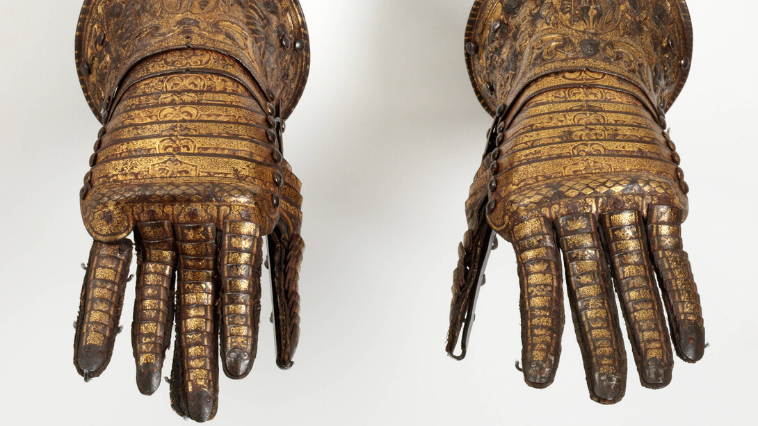 Pair of gauntlets, Lucio Piccinino, about 1585, Italy. Museum no. M.143 & A-1921. © Victoria and Albert Museum, London