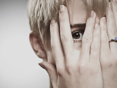 Difficilmente condividi le tue sensazioni e i tuoi sentimenti con gli altri  
