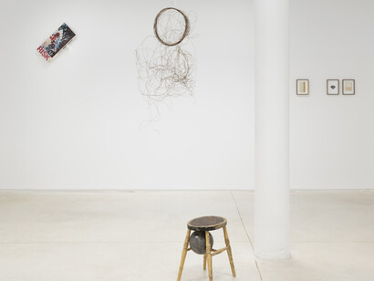 Richard Wentworth, Rearview mirror, vista de exhibición. Cortesía de Prats Nogueras Blanchard 