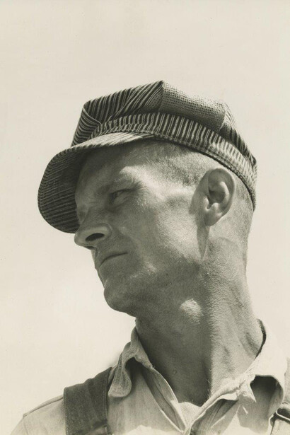 Walker Evans, Construction worker, Louisiana, 1936
Gelatin silver print; printed c.1936, 9 1/2 x 7 1/2 in.
