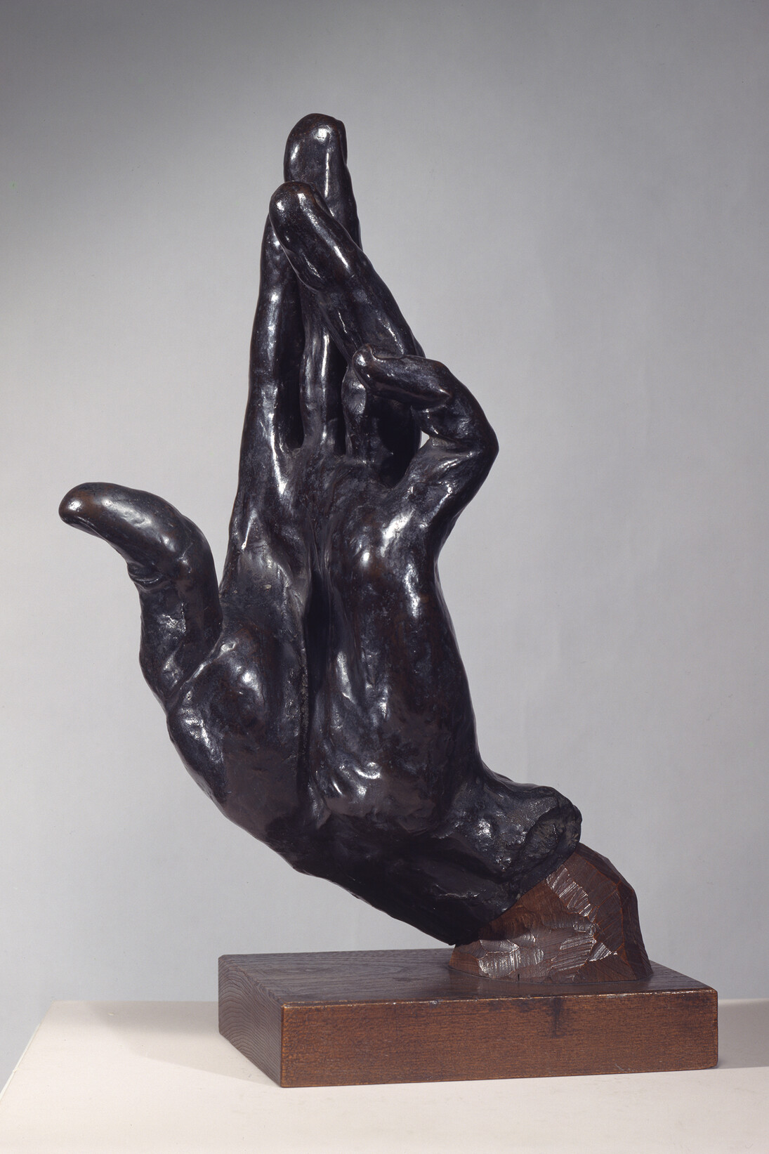 Kotaro Takamura, ‘Hand’, 1918, Bronze with a wooden base, The National Museum of Modern Art, Tokyo. Photo: Sakamoto Photo Research Laboratory