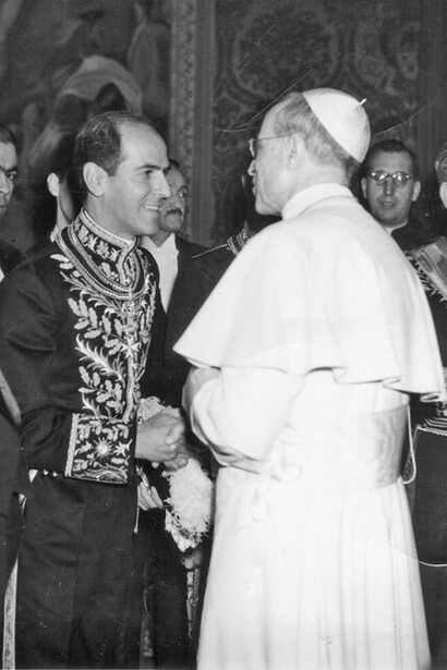 Máximo Etchecopar, the Argentine ambassador to the Holy See, greets Pope Pius XII