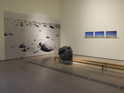 Artistes variés, Itinerarios XXX (Itinéraires XXX), vue de l'exposition. Avec l'aimable autorisation du Centro Botín