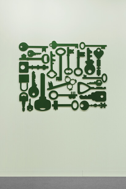 Rita McBride 
Access 2015 
plasma cut anodized aluminum in 24 parts 
overall: 59 x 75 x ½ in/150 x 190 x 1.27 cm 
photo: Stefan Jaeggi 
Image courtesy Alexander and Bonin, New York
, exhibition view