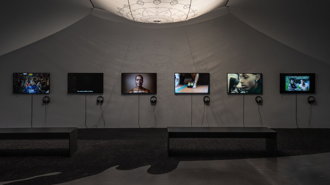 Verschiedene künstler, Disobedience archive, ausstellungsansicht. Mit freundlicher genehmigung des Migros Museums