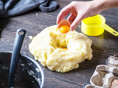 Preparing a gluten-free dough with a solitary egg to keep the final product as healthy as possible 