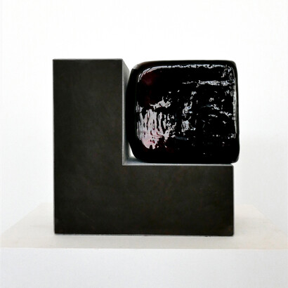 Alice Cattaneo, Paesaggio ininterrotto #4, 2022, 25x15x25cm, Sandstone blown Murano glass
