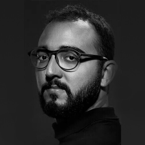 Aos 32 anos, Raphael Montes escreveu vários livros sobre ficção policial e teve suas obras traduzidas para mais de 10 idiomas