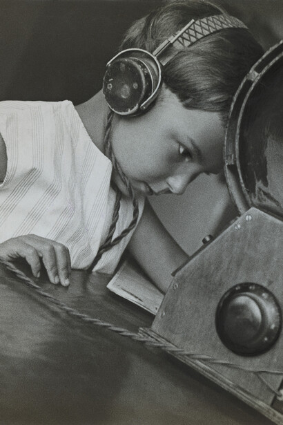 Aleksandr Rodčenko
Radioascoltatore
1929
stampa d’artista
Collezione del Moscow House of Photography
Museum
© A. Rodchenko – V. Stepanova Archive
© Moscow House of Photography Museum