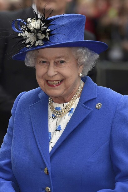 Isabel II de Inglaterra y sus sombreros