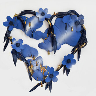 Alex Anderson, Daisy Chain, 2024, earthenware, glaze, gold luster, 22 x 22 x 3 in. Courtesy of the artist and Sargent's Daughters Gallery