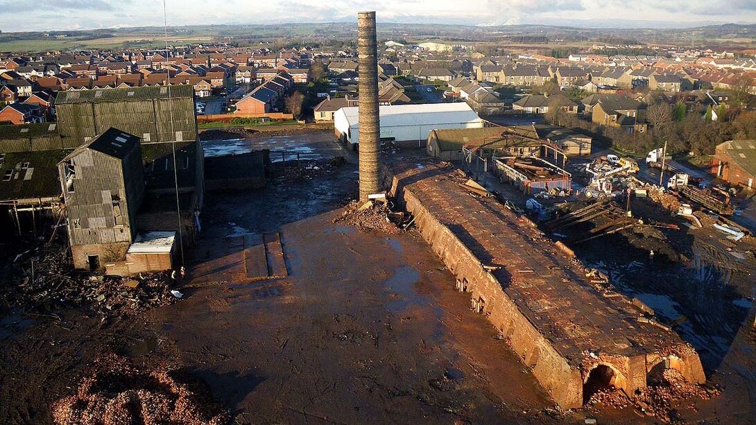 Schottland, Kreisstadt: West Lothian, Ort: Armadale. Die Ruine eines Hoffmannschen Ringofens, für den das Büro Hoffmann in Berlin sowohl die Beratung als auch die Planung übernommen hatte, vor dem Abriss im Jahr 2012