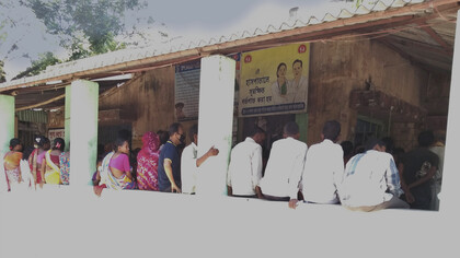 Hospital en Bagdad, los enfermos esperando, afuera, ser atendidos, 2018, Irak